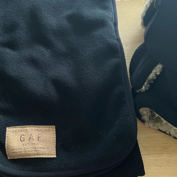 3 for $30. Gap matching hat and scarf - Picture 3 of 6